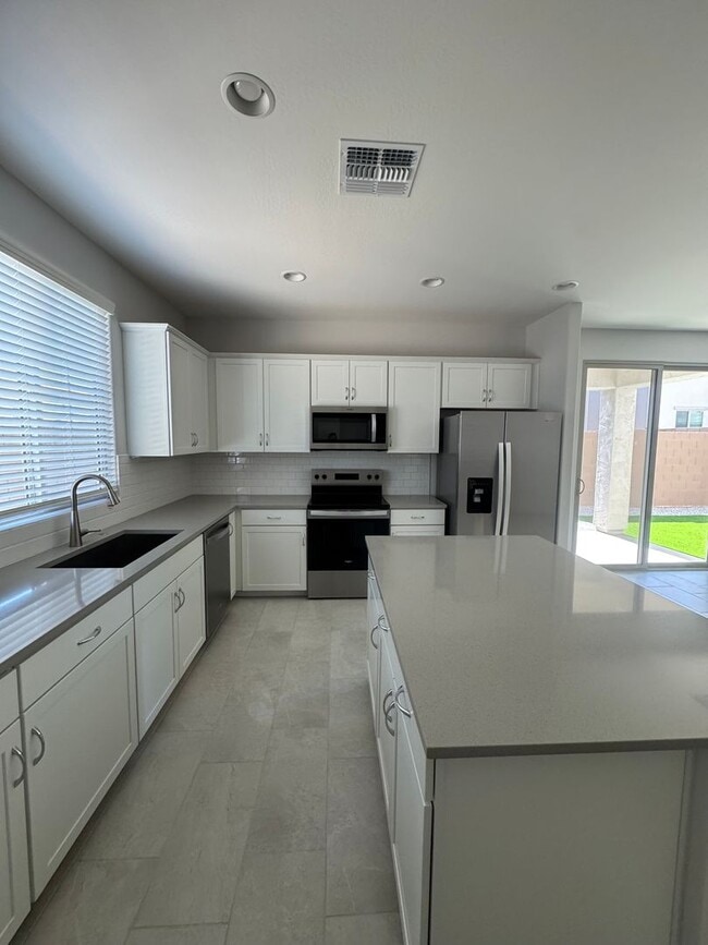 Building Photo - 16510 W Whispering Wind Dr