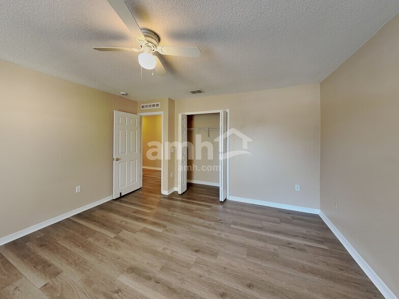 Building Photo - 1019 Brenton Leaf Dr