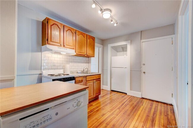 Building Photo - 34 Maplewood Ave