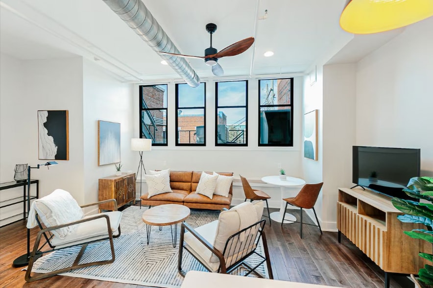 Building Photo - 122 College St