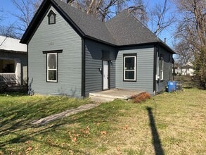 Building Photo - 1223 W 10th St