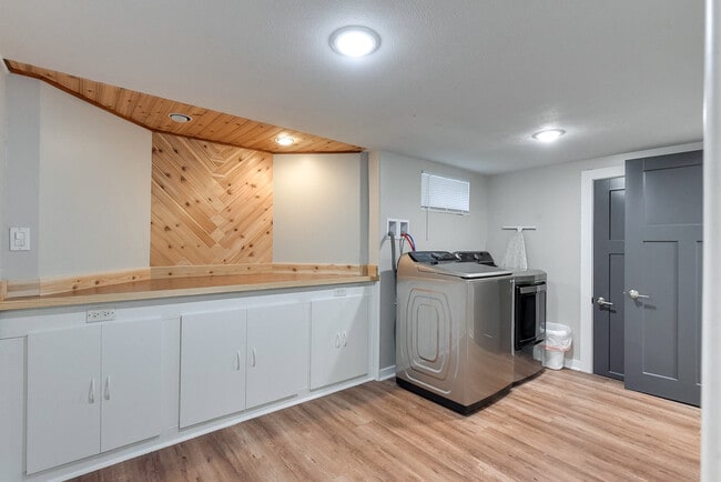 Building Photo - 2101 S 61st Ave