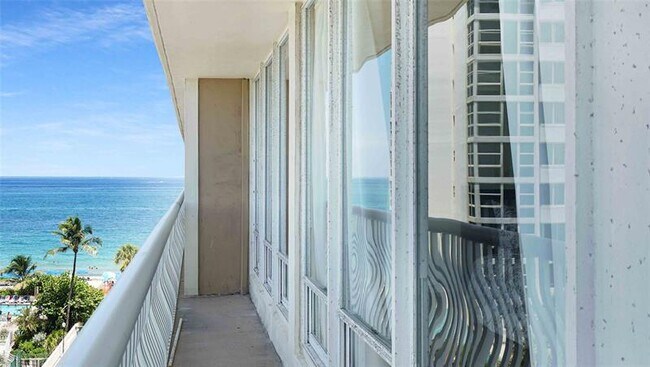 Building Photo - 4020 Galt Ocean Dr