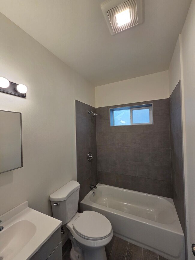 Building Photo - 847 Winston Dr