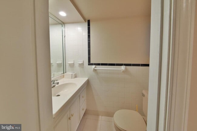 Building Photo - 27 Bysher Ave
