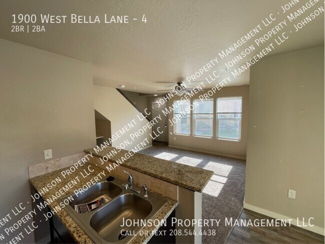 Building Photo - 1900 W Bella Ln