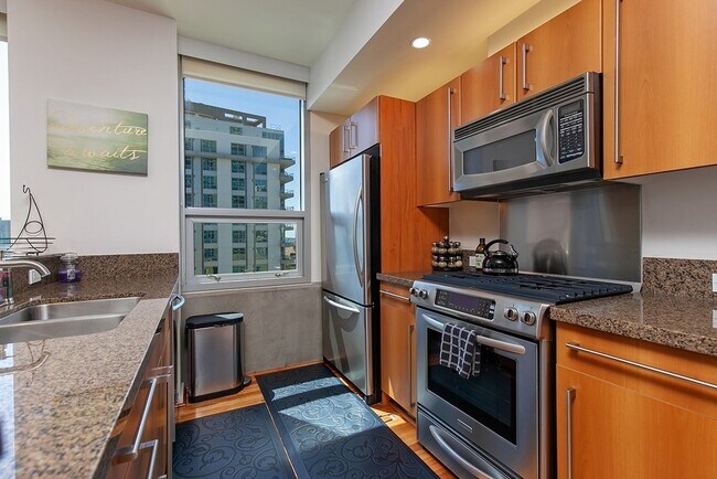 Building Photo - 321 Tenth Ave