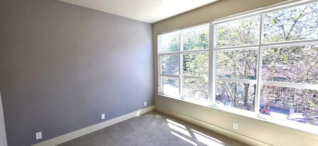 Building Photo - Bright 2BR/2BA Condo Steps from Green Lake $3395