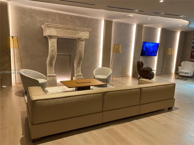 Building Photo - 1000 Brickell Plaza