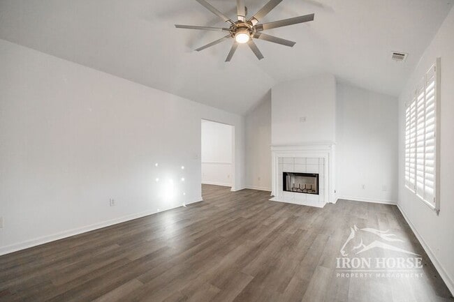 Building Photo - 1030 Hunter Trail