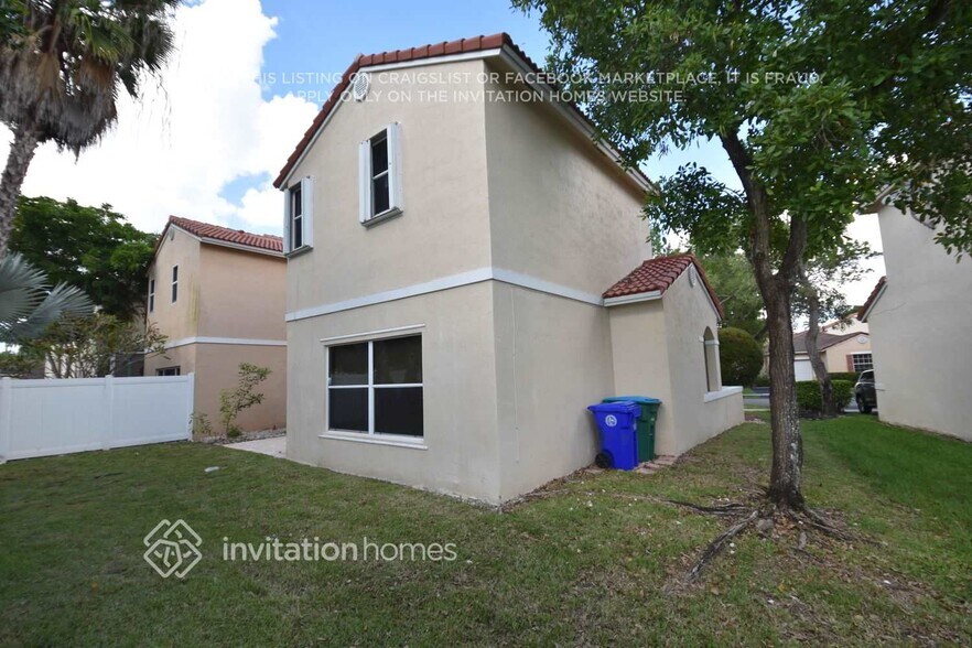 Building Photo - 17860 SW 11th Ct