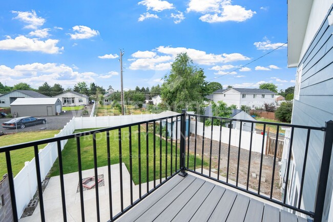 Building Photo - Beautiful 3-Bedroom Home - EV Charger - Pet Friendly