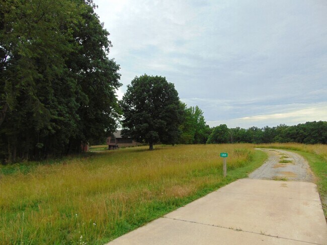 Building Photo - Amazing 3 Bed 2 Bath Country Home With Fab...