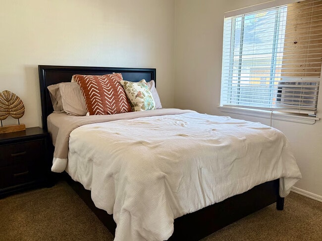 Building Photo - 4755 N Pearl St