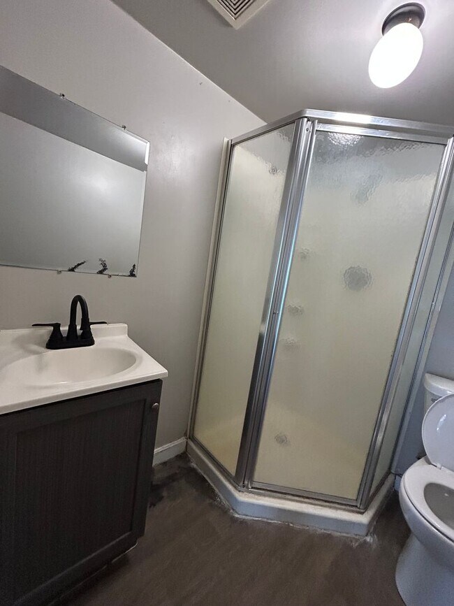 Building Photo - 105 W Emeline St