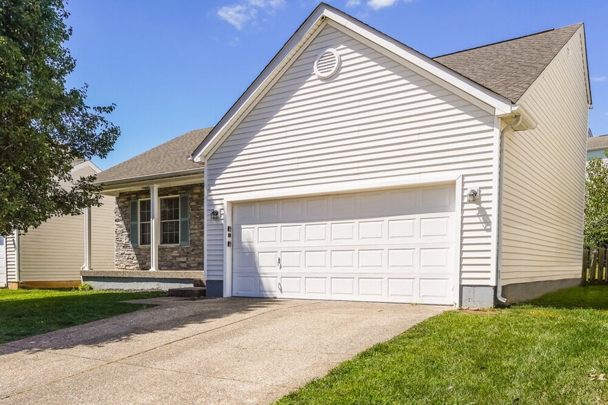 Building Photo - 5215 Oldshire Rd