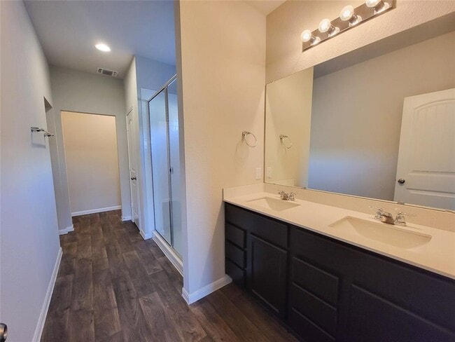 Building Photo - 13925 Heywood Dr