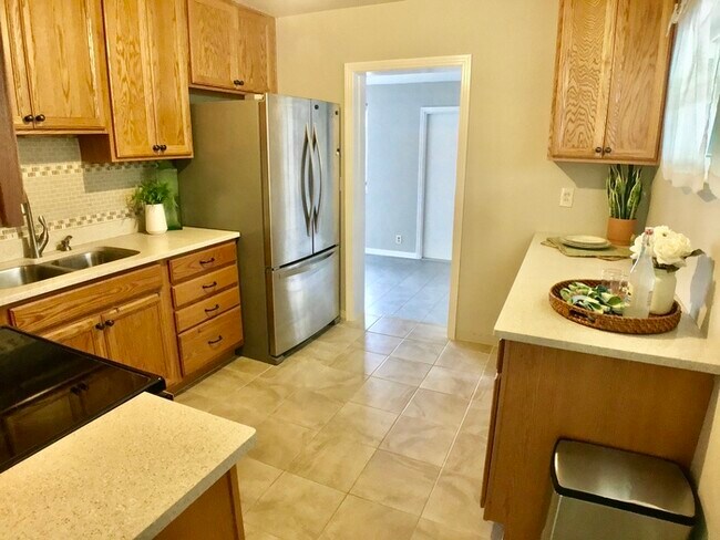 Building Photo - Charming 3/2 home in South Tampa