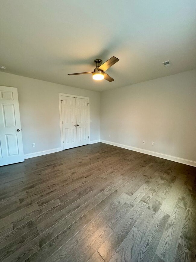 Building Photo - Like New Duplex for Rent