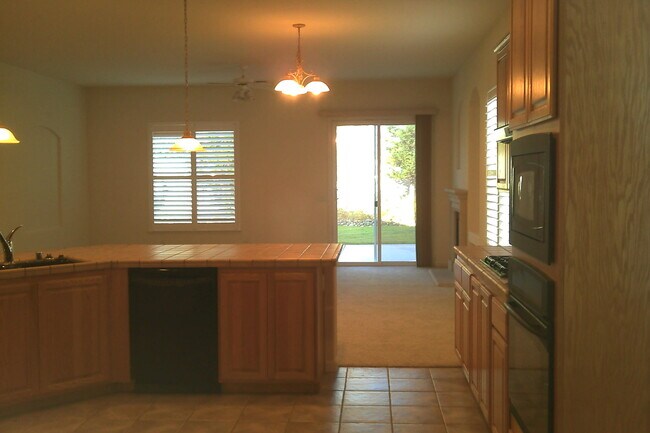 Building Photo - Single Story 1700sqft Rocklin Single Story, 3 bedroom, 2 baths-Gardner, Walking distance shopping