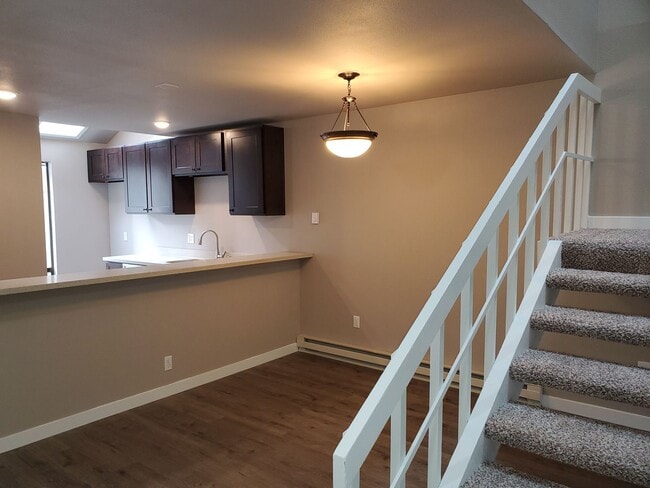 Building Photo - 2 Bed Room 2 Bath 2 Car Garage