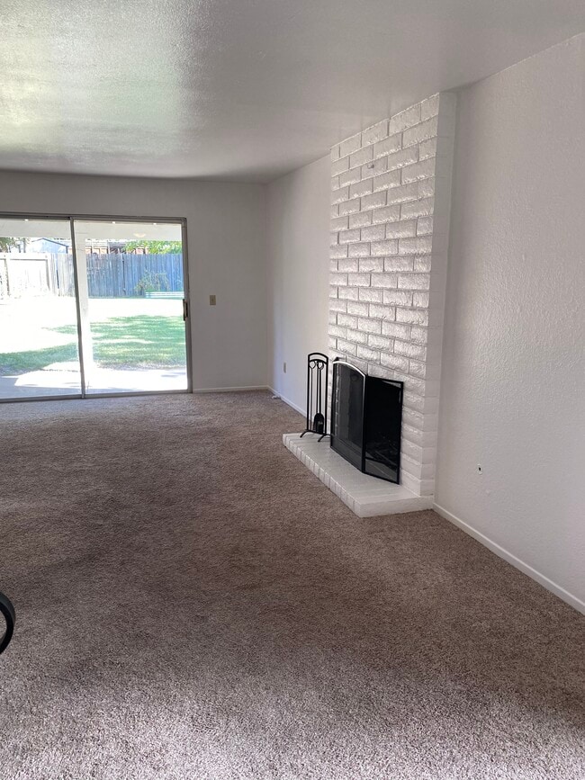 Building Photo - 4736 Knapp Way