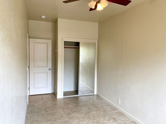 Building Photo - 3 bed / 1.5 bath condo located in Kailua Kona