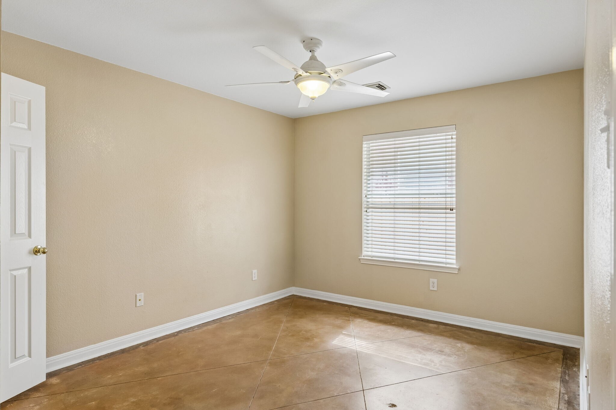 Building Photo - 7206 W Magic Mountain Ln