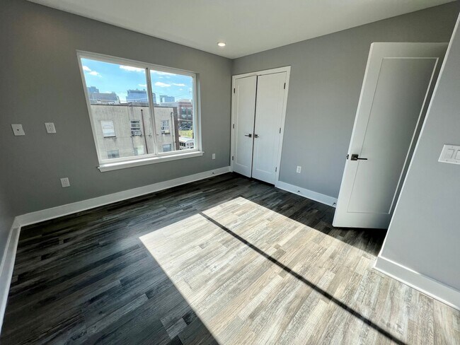 Building Photo - 623 N 36th St