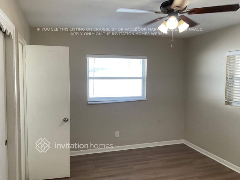 Building Photo - 1721 Greenhill Dr