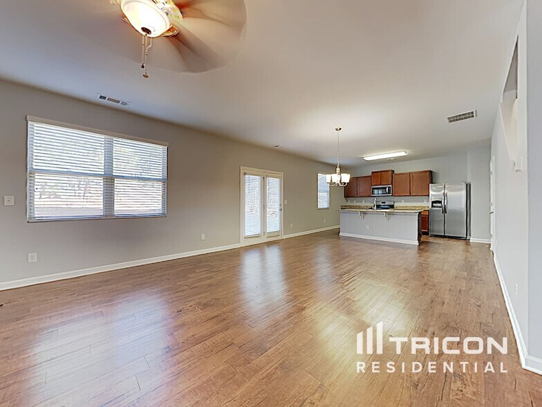 Building Photo - 211 Hollyhock Ln