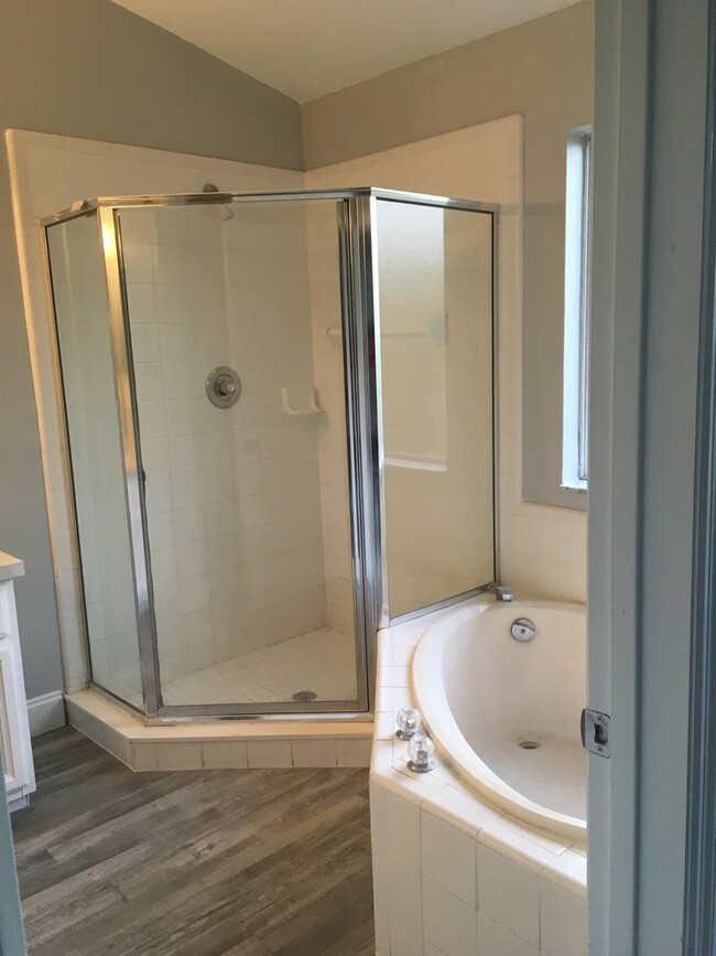 Building Photo - Updated Spacious Home in Oviedo