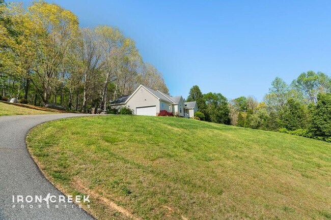 Building Photo - 49 Azalea Dr