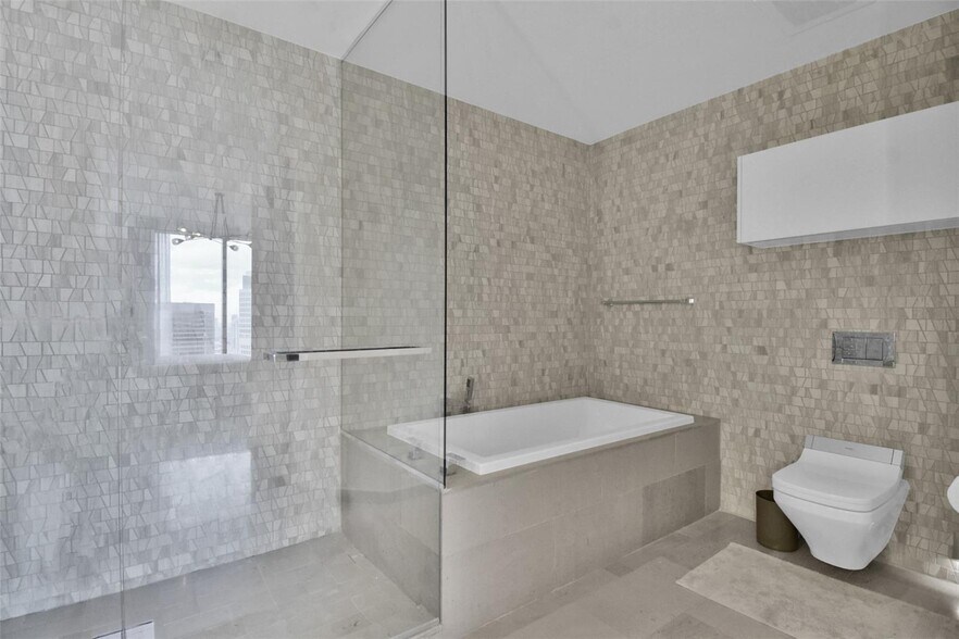 Building Photo - 88 SW 7th St