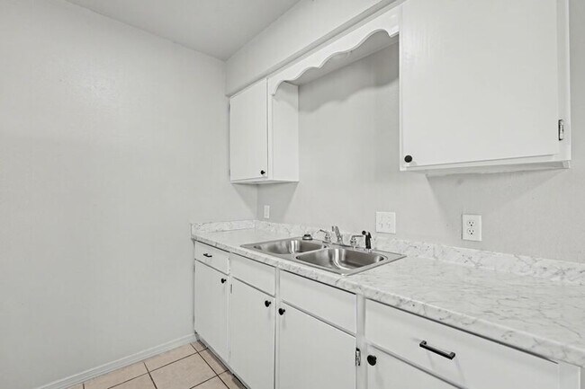 Building Photo - 1241-1247-1247 W Sunset Dr