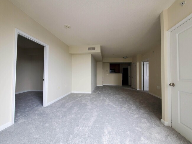 Building Photo - 851 N Glebe Rd