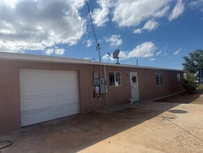 Building Photo - 6 Louise Ln