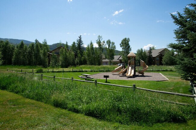 Building Photo - 2875 Village Dr