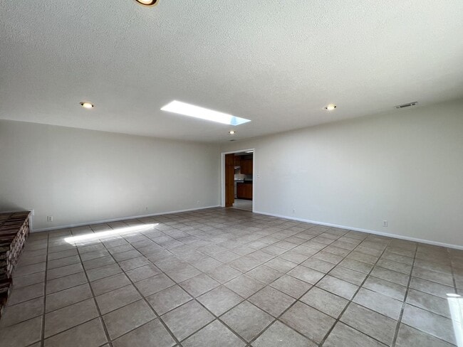 Building Photo - Single-Level Bel Aire Home with Spacious Layout