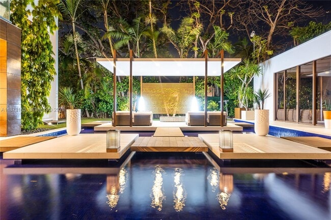 Building Photo - 3009 Pine Tree Dr