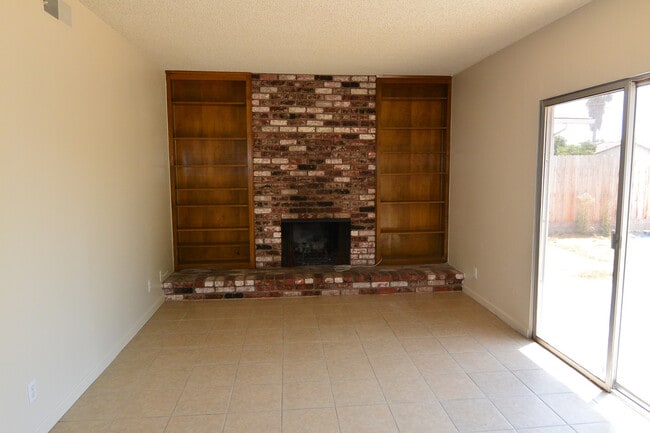 Building Photo - 1641 W Whitendale Ave