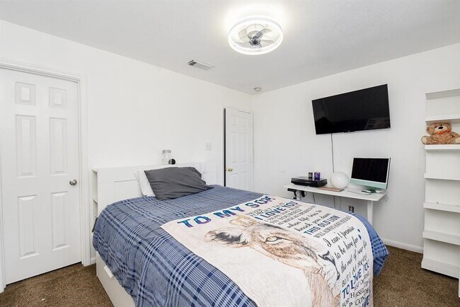 Building Photo - 11420 Elegant Way