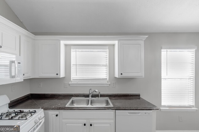 Building Photo - 481 Harvick Cir