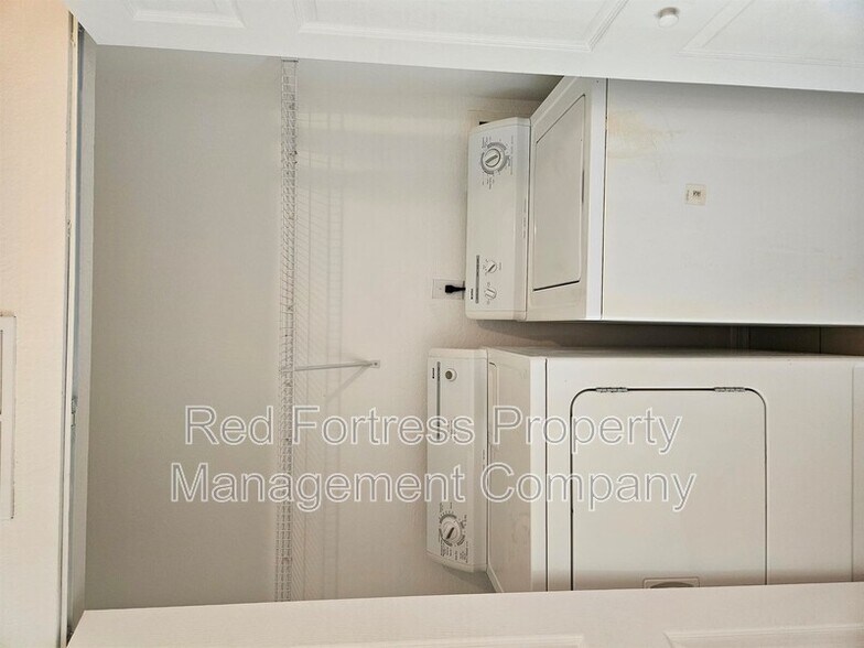 Building Photo - 8293 Pacific Beach Dr