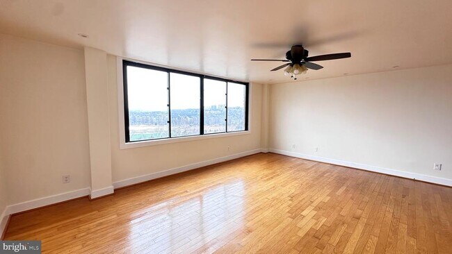 Building Photo - 4600 Duke St