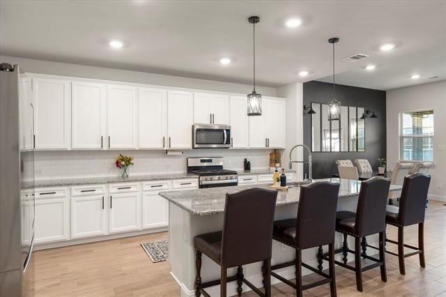 Building Photo - 1216 Johnson Dr