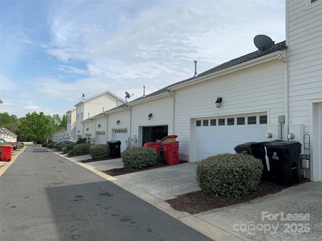 Building Photo - 215 N Faulkner Way