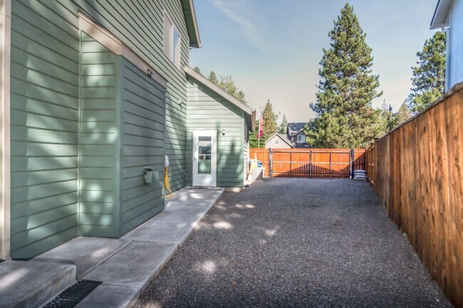 Building Photo - Beautiful home in Tanglewood