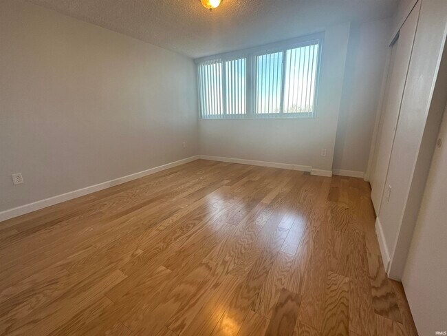 Building Photo - 1100 Erie Ave