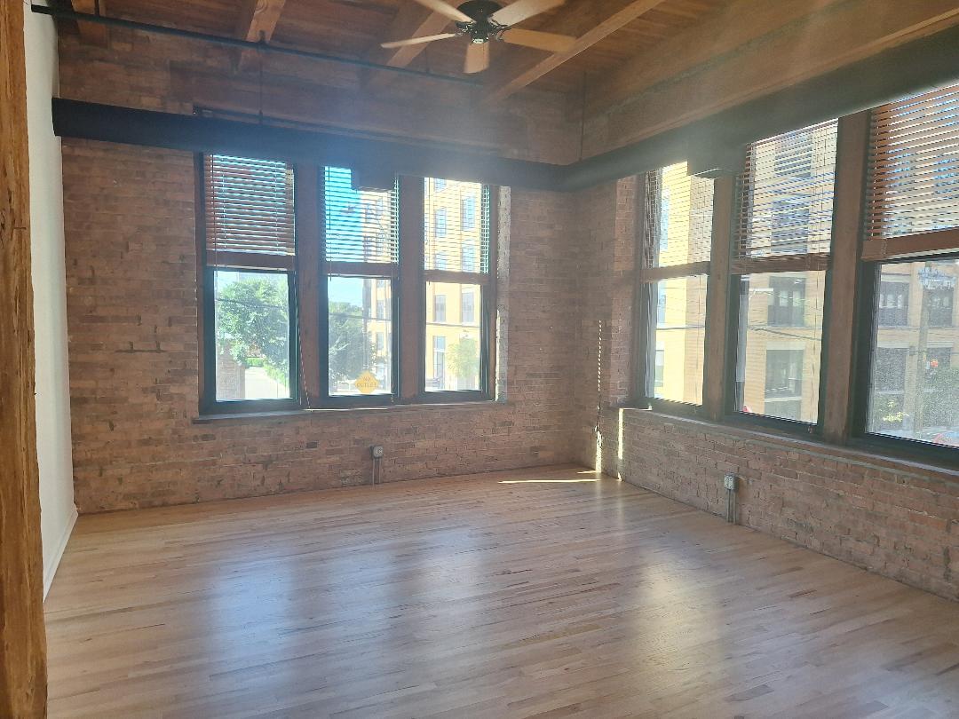 Building Photo - 331 S Peoria St